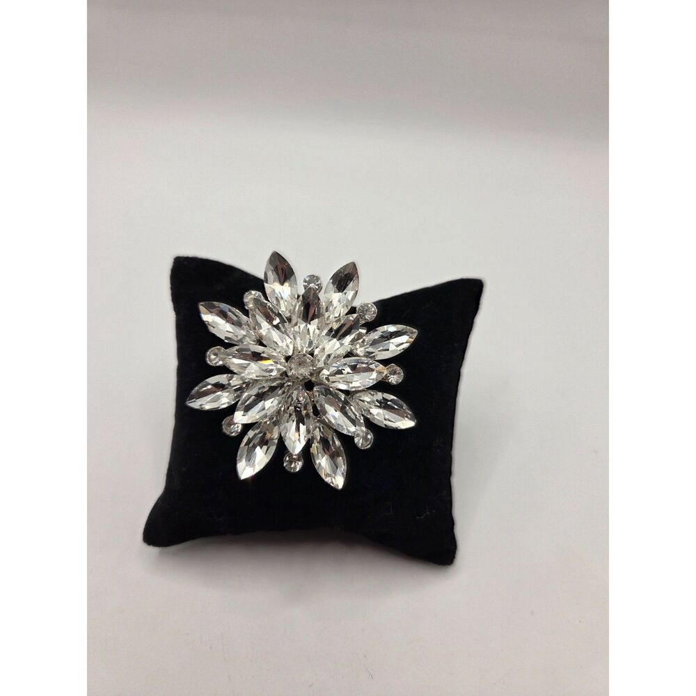 1815. Vintage Snowflake Burst Glass Rhinestone Brooch Pin